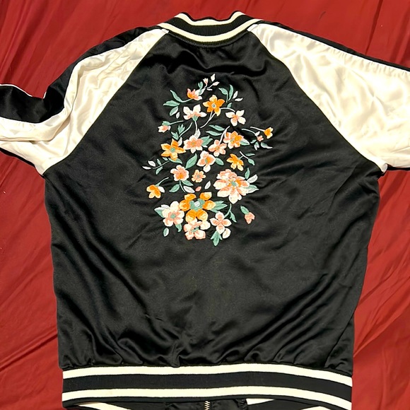 ‼️SOLD‼️HOLLISTER Floral bomber jacket - Picture 1 of 6